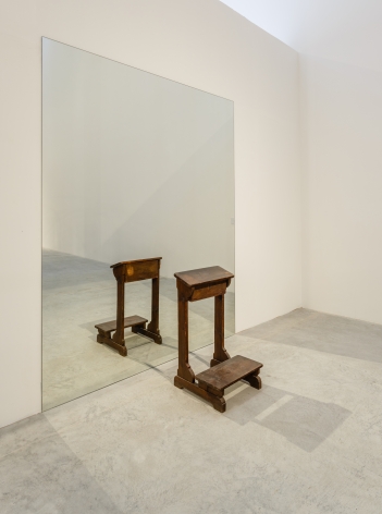Inginocchiatoio, 2008, Mirror, wood